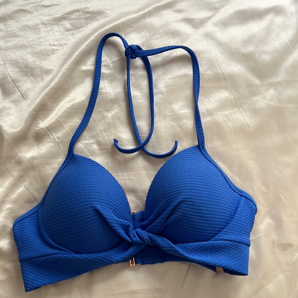 Shade and Shore: Blue bikini top (36B)